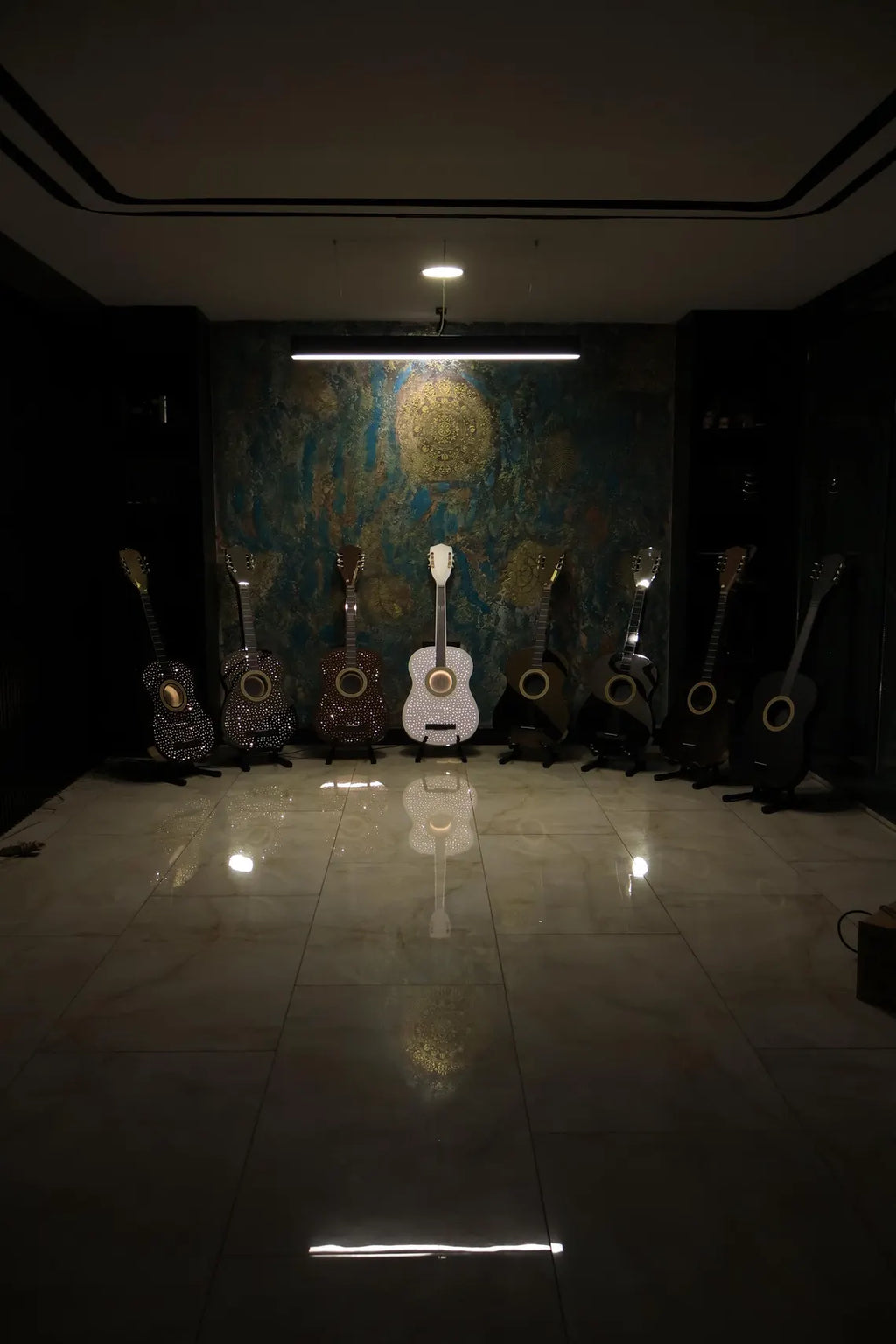 Işıklı Gitar Duvar Dekoru, Paslanmaz Çelik LED Gitar Tablosu, Lüks Müzik Temalı Duvar Dekoru