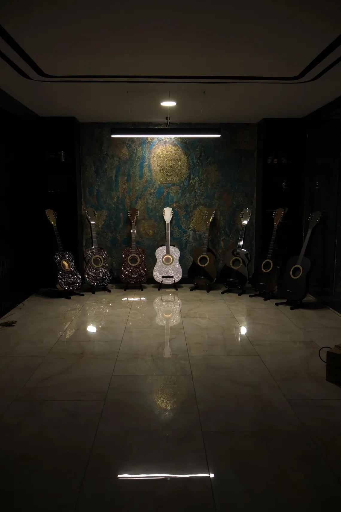 Işıklı Gitar Duvar Dekoru, Paslanmaz Çelik LED Gitar Tablosu, Lüks Müzik Temalı Duvar Dekoru