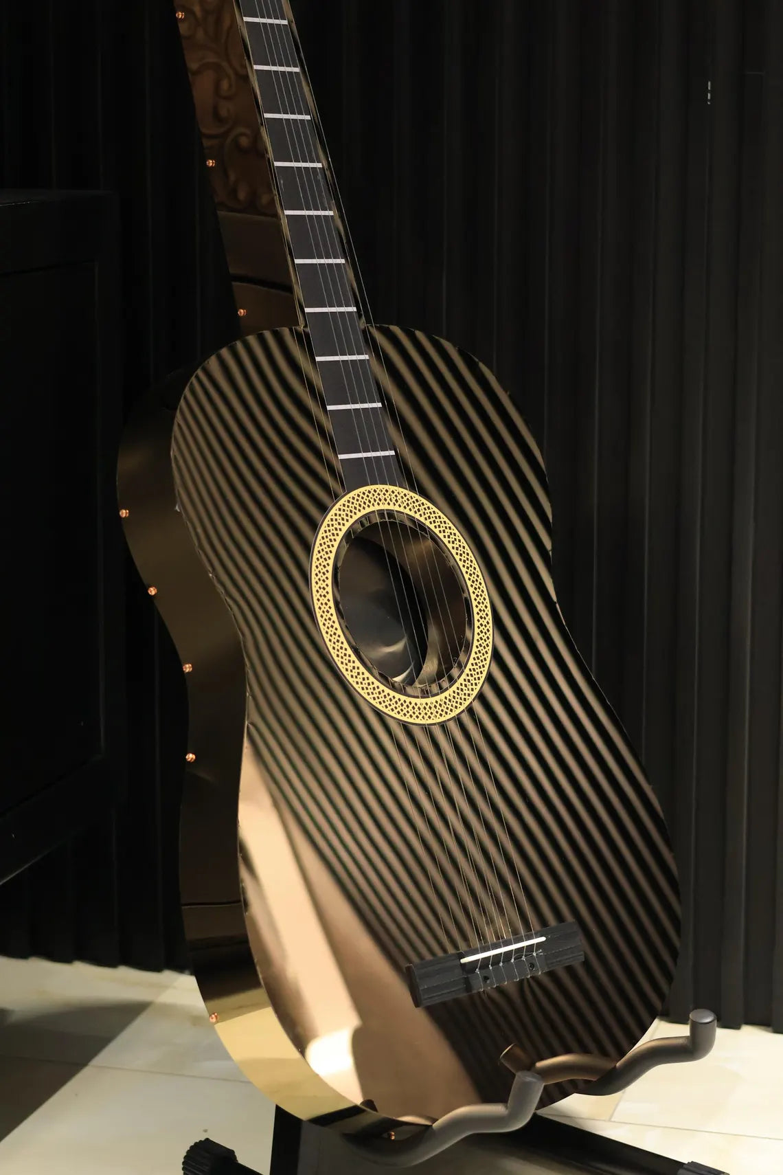 Işıklı Gitar Duvar Dekoru, Paslanmaz Çelik LED Gitar Tablosu, Lüks Müzik Temalı Duvar Dekoru