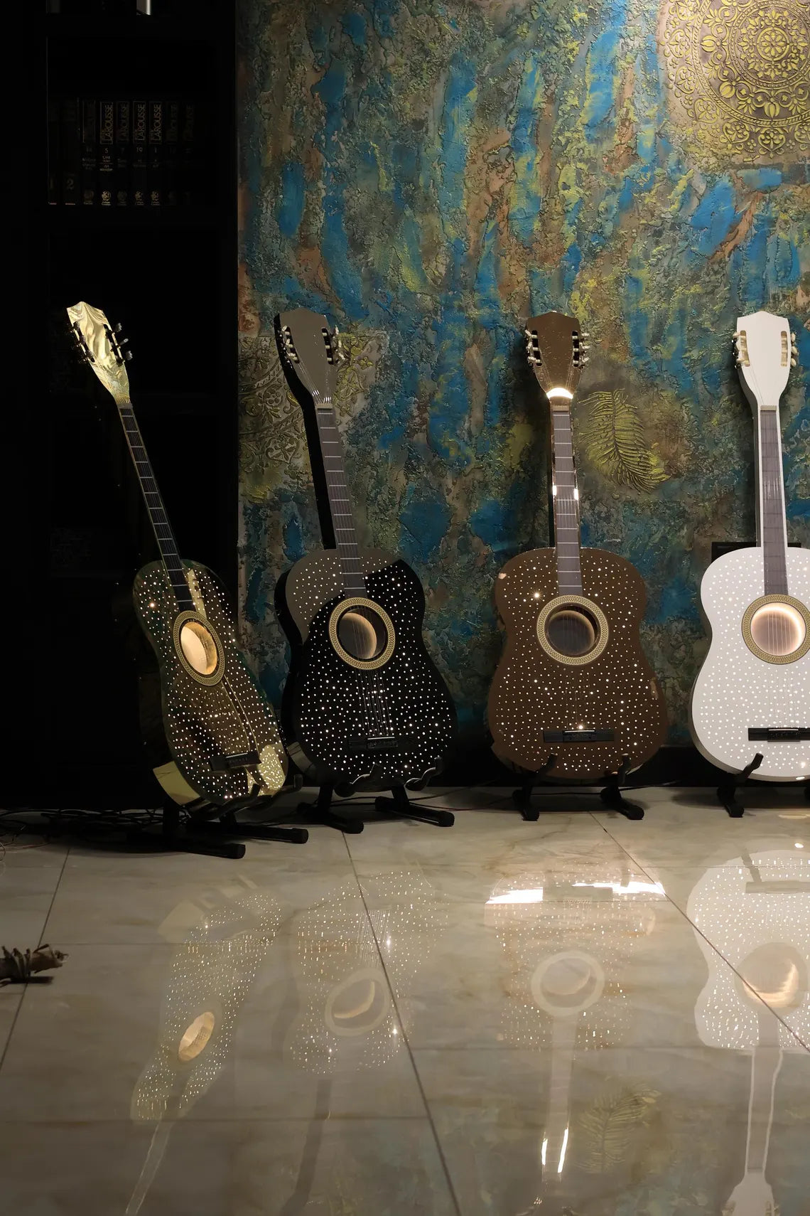 Işıklı Gitar Duvar Dekoru, Paslanmaz Çelik LED Gitar Tablosu, Lüks Müzik Temalı Duvar Dekoru