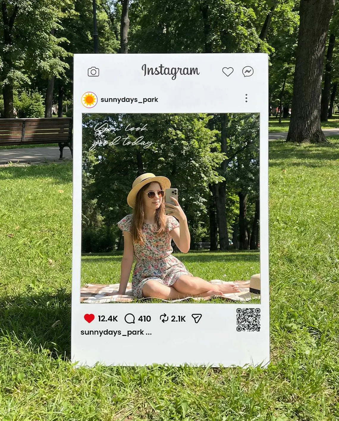 QR Kodlu Sosyal Medya Çerçeve Tabela – Salon & Kafeler İçin Özel Selfie Çerçevesi – Metal Kaldırım Tabelası – Pavement Sign – İşletme Tabelası