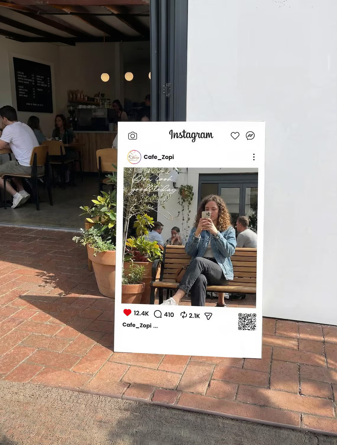 Lüks Metal Selfie Çerçevesi Tabela – İşletmeler İçin QR Kodlu Özel Sosyal Medya Fotoğraf Çerçevesi
